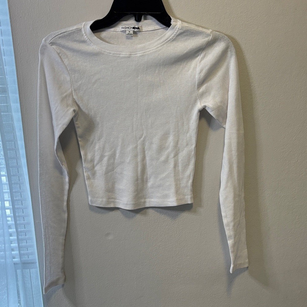 Fashion Nova Classic White ribbed Long Sleeve Tee Small layering piece
